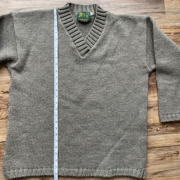 Vtg HANDCRAFT LTD Sweater Knitwear Thick 100% Pure Wool V-neck Chunky Medium - Picture 4 of 10